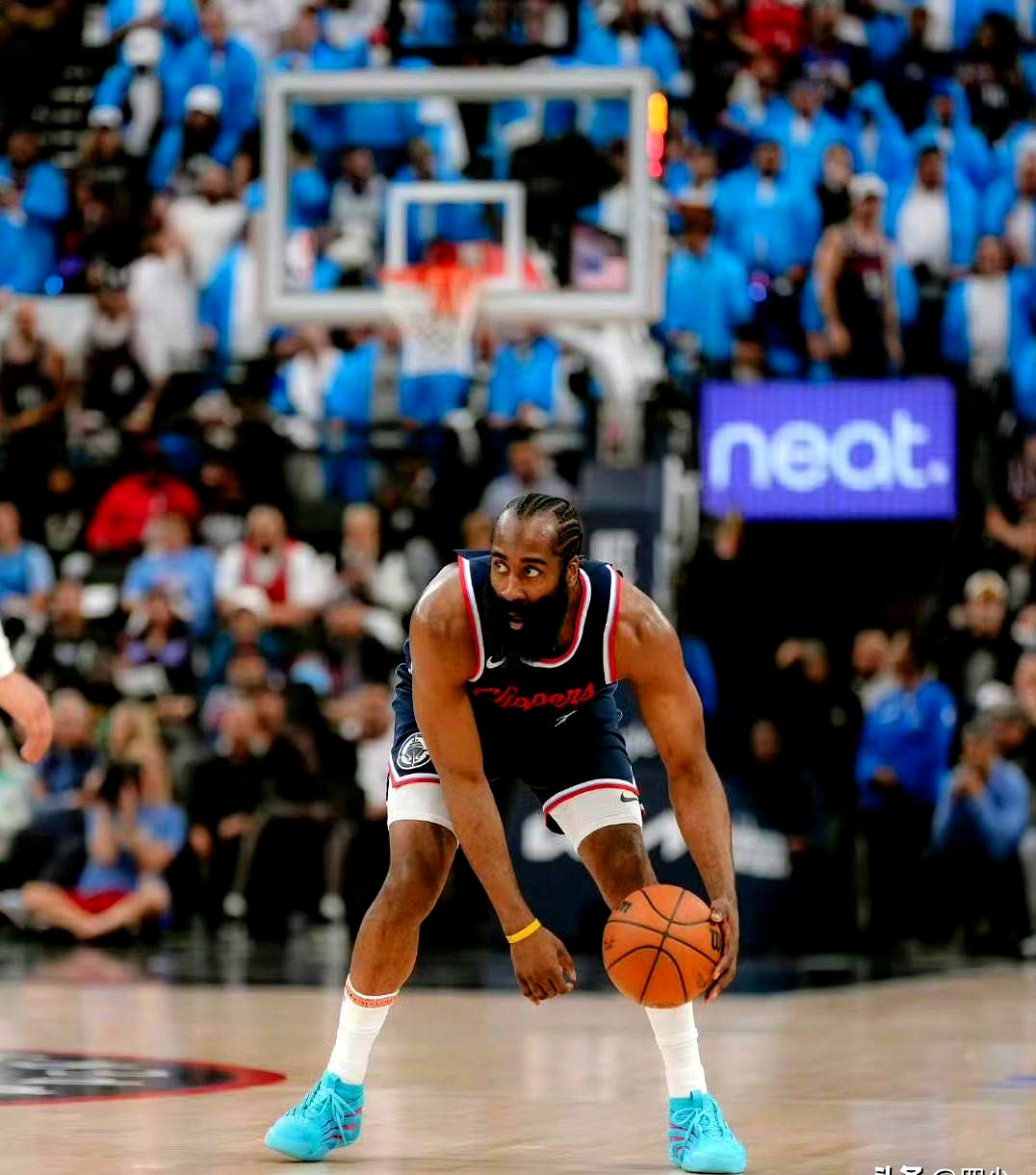 九游sports-关于清晨法兰克福备战NBA季后赛，单刀错失细节曝光，压力陡增，纪律约束更严格的信息-九游sports